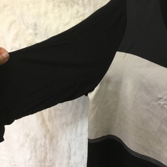 Coldwater Creek Black and Gray Block Long-SleeveTunic - Picture 5 of 15